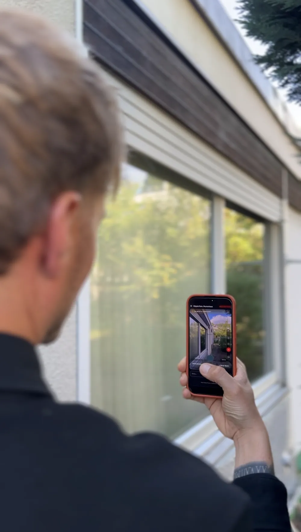 Fotodokumentation von Fenster und Fassade bei der Begehung einer Bestandsimmobilie
